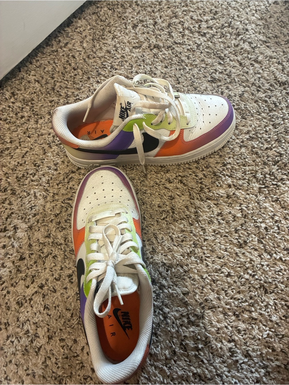 Nike Kids Low-Top Sneakers in White with Purple, Orange, Green & Black